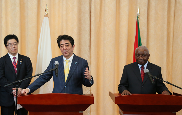 安倍总理访问了莫桑比克共和国。
