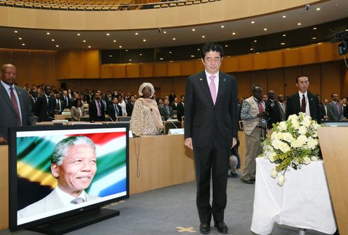 安倍总理访问了埃塞俄比亚联邦民主共和国。