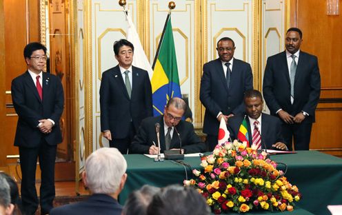 安倍总理访问了埃塞俄比亚联邦民主共和国。