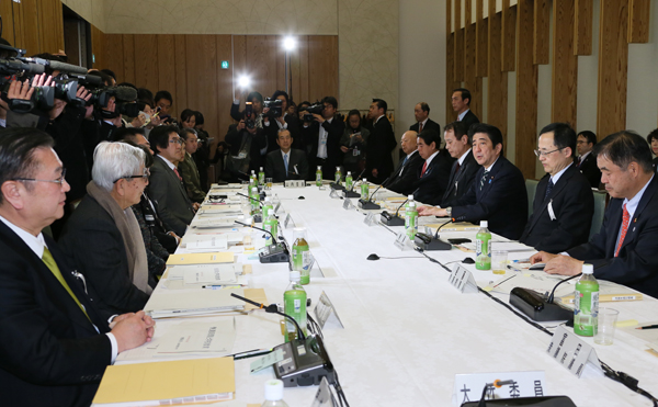 安倍总理在总理大臣官邸召开了第十六次教育再生实行会议。
