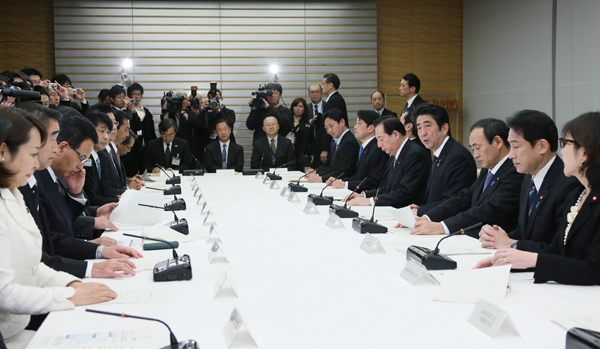 安倍总理在总理大臣官邸召开了第3次观光立国推进阁僚会议。