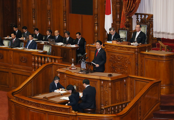 安倍总理在众议院及参议院全体会议上发表了第186届国会施政方针演说。