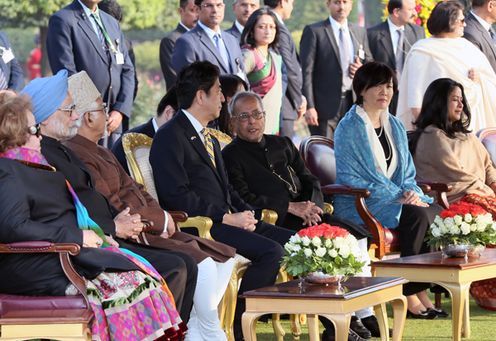 安倍总理访问了印度。