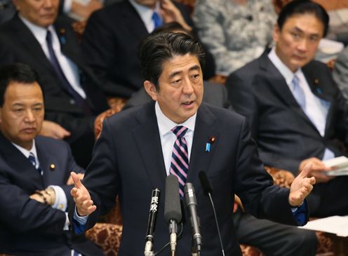 安倍总理出席了参议院预算委员会.