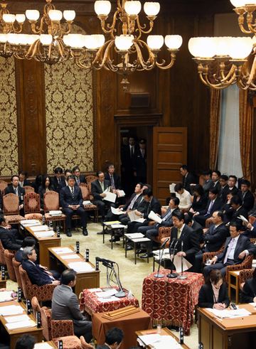 安倍总理出席了众议院预算委员会。