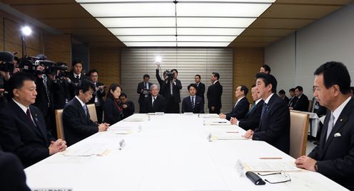 安倍总理在总理大臣官邸召开了第1次社会保障制度改革推进本部会议。