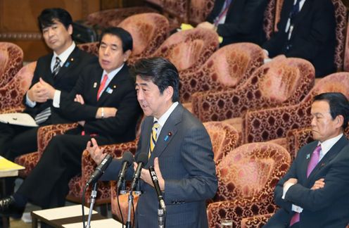 安倍总理出席了众议院预算委员会。