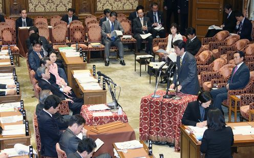 安倍总理出席了众议院预算委员会。