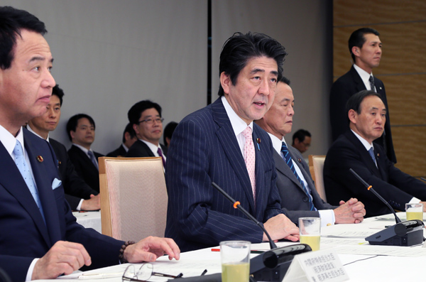 安倍总理在总理大臣官邸召开了2014年第2次经济财政咨询会议。