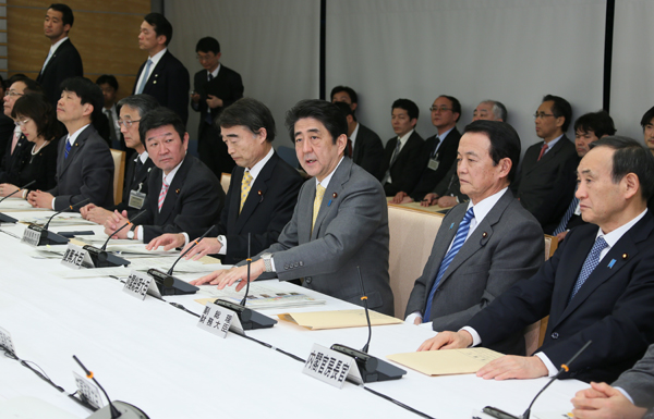 安倍总理在总理大臣官邸召开了第10次复兴推进会议及第34次原子能灾害对策本部的联合会议。
