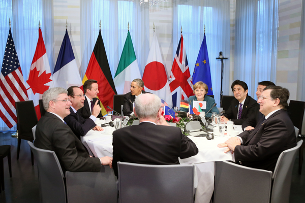 正在访问荷兰王国的安倍总理出席了G7首脑会议等。