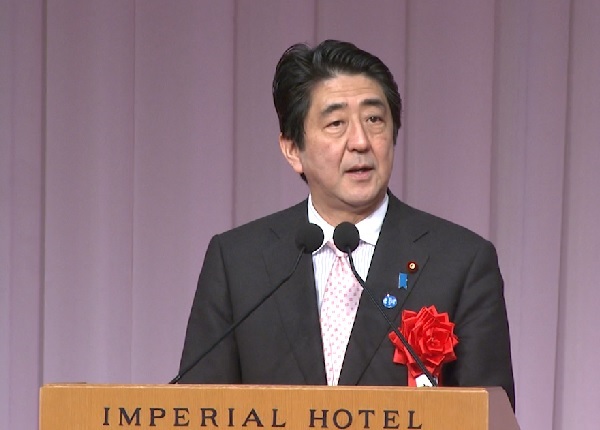 安倍总理出席了在东京都内举行的“日本医师会 红胡子大奖”表彰仪式。