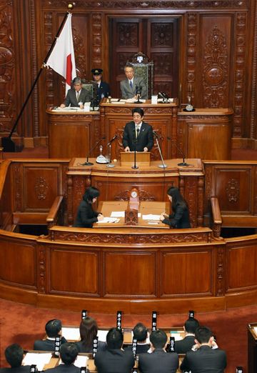 安倍总理出席了众议院全体会议。