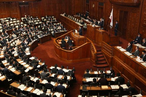 安倍总理出席了众议院全体会议。