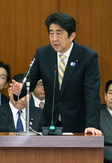 安倍总理出席了众议院总务委员会。