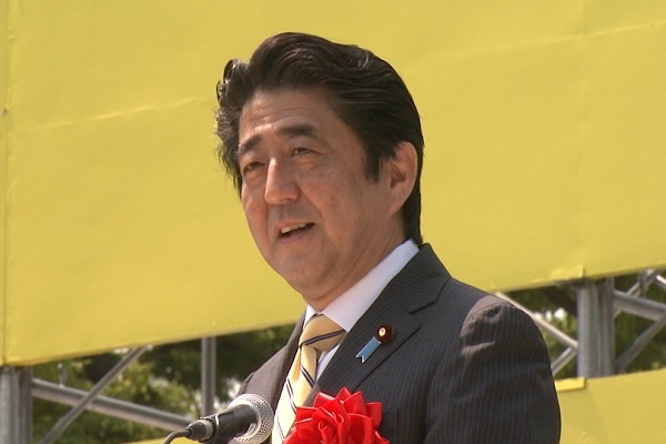 安倍总理出席了在东京都涩谷区代代木公园召开的第85次五一劳动节中央大会。