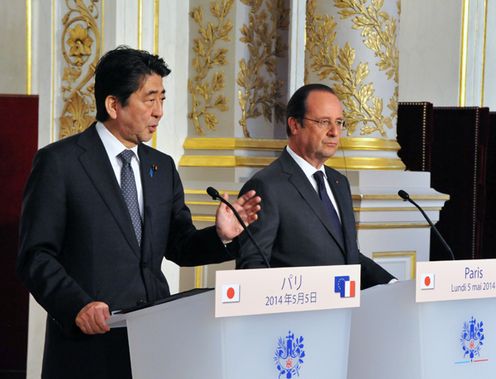 安倍总理访问了法国。