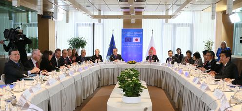 安倍总理访问了比利时王国。