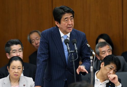 安倍总理出席了众议院厚生劳动委员会。