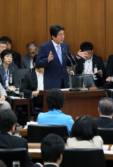 安倍总理出席了众议院厚生劳动委员会。