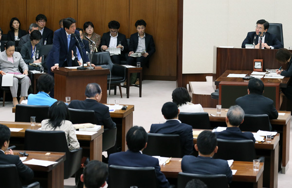 安倍总理出席了众议院厚生劳动委员会。