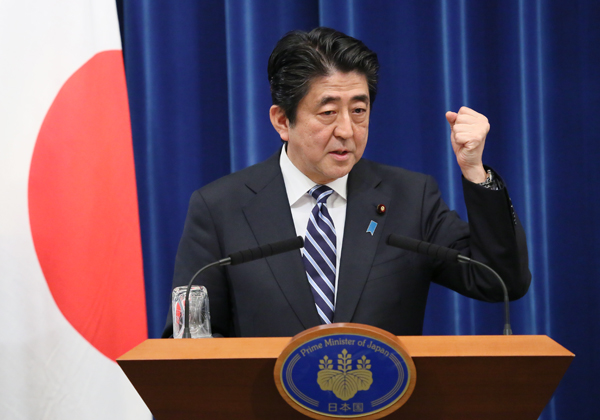 安倍总理在总理大臣官邸举行了记者招待会。