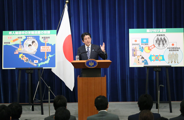 安倍总理在总理大臣官邸举行了记者招待会。