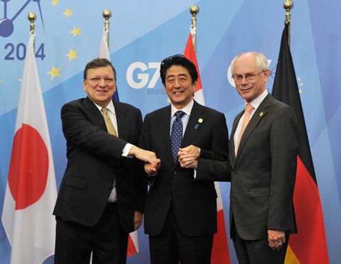 安倍总理为出席七国集团(G7)布鲁塞尔峰会访问了比利时。