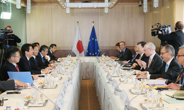 安倍总理为出席七国集团(G7)布鲁塞尔峰会访问了比利时。