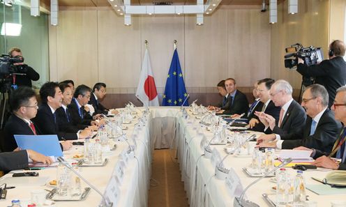 安倍总理为出席七国集团(G7)布鲁塞尔峰会访问了比利时。