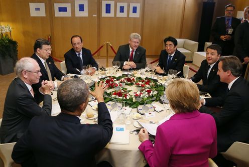 安倍总理为出席七国集团(G7)布鲁塞尔峰会访问了比利时。