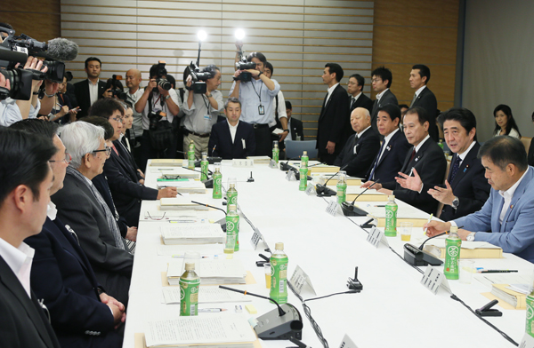 安倍总理在总理大臣官邸召开了第二十二次教育再生实行会议。
