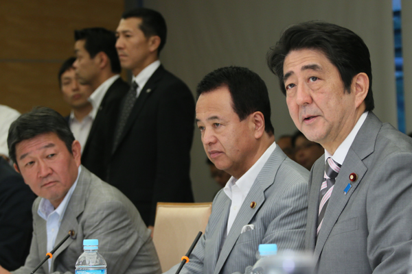 安倍总理在总理大臣官邸召开了第十七次产业竞争力会议。