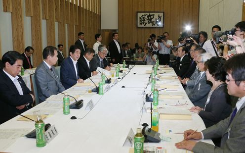 安倍总理在总理大臣官邸召开了第二十三次教育再生实行会议。