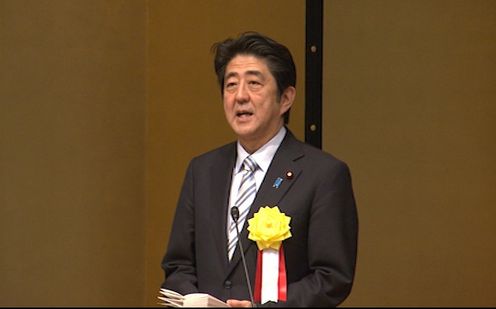 安倍总理出席了在东京都内举行的全国信用金库大会。