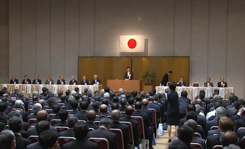 安倍总理出席了在东京都内举行的全国信用金库大会。