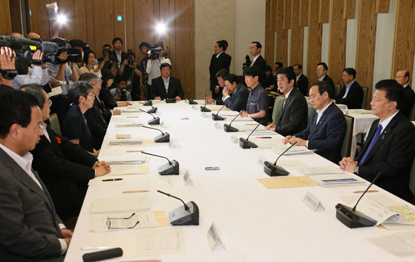 安倍总理在总理大臣官邸召开了第二次综合科学技术・创新会议。