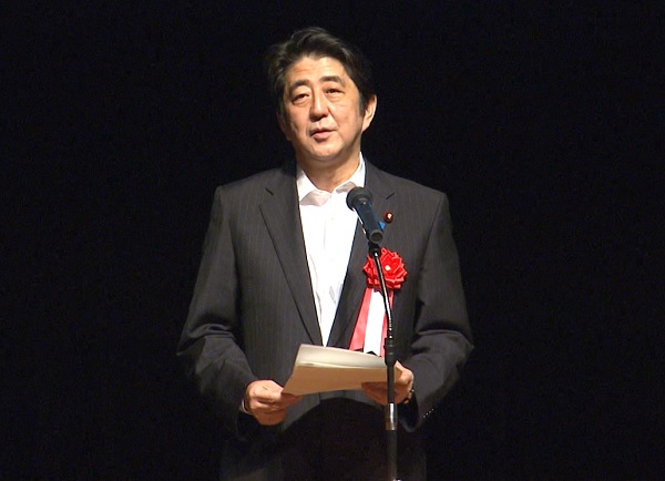 安倍总理出席了在东京都内举办的“地方分权改革研讨会”。