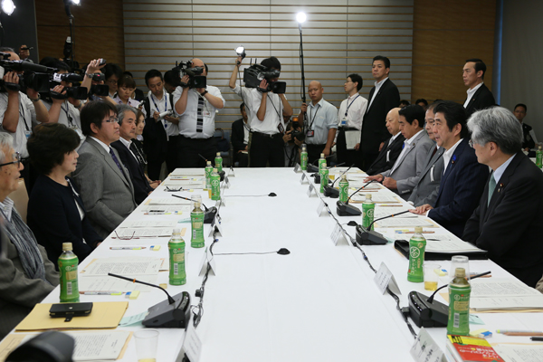 安倍总理在总理大臣官邸召开了第二十四次教育再生实行会议。