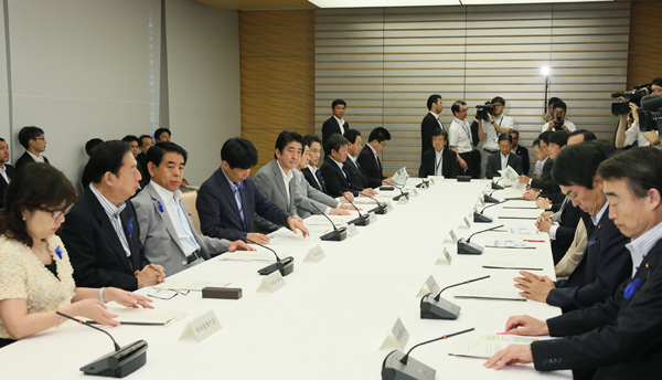 安倍总理在总理大臣官邸召开了第十一次综合海洋政策本部会议。
