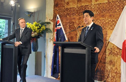 安倍总理访问了新西兰。