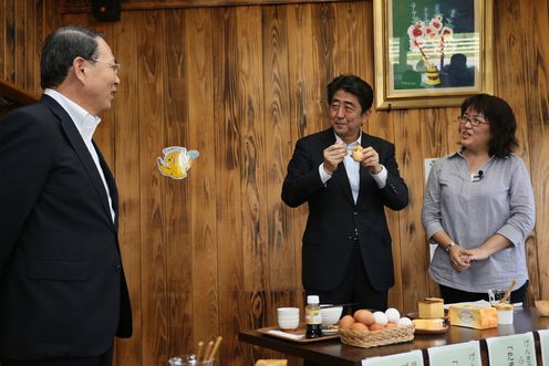 安倍总理视察了福冈县。
