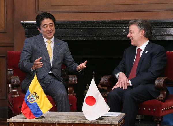安倍总理访问了哥伦比亚共和国。