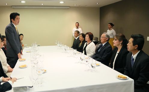 安倍总理访问了哥伦比亚共和国。