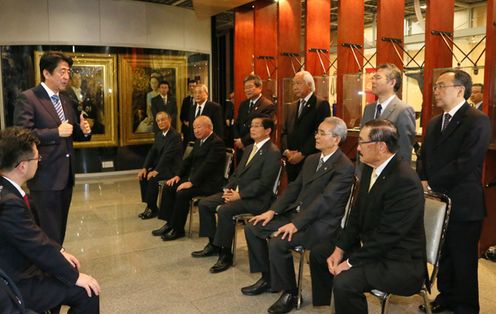 正在访问巴西联邦共和国的安倍总理,在日本・巴西商务论坛(中南美商务研讨会)上发表了演讲等。