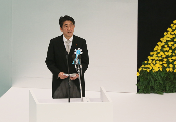 安倍总理出席了在日本武道馆举行的“全国战殁者追悼仪式”。