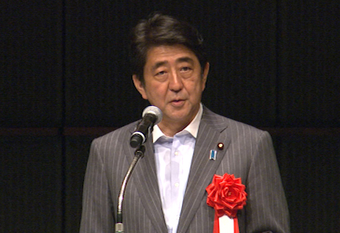 安倍总理出席了在东京都内举行的以消防队为中心的地区防灾能力充实强化大会。