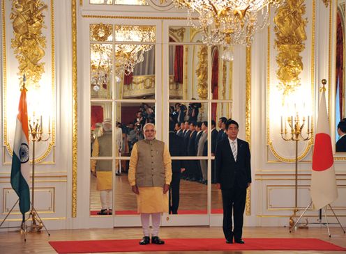 安倍总理举行了日本・印度首脑会谈等。