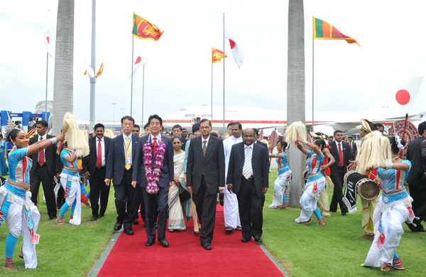安倍总理访问了斯里兰卡民主社会主义共和国。
