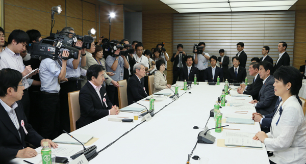 
安倍总理在总理大臣官邸召开了第7次国家战略特别区域咨询会议。